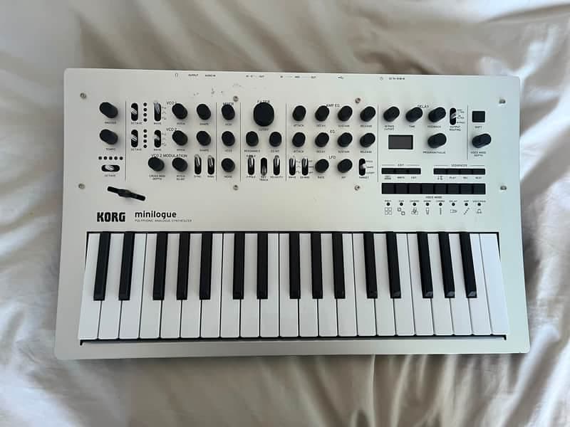 Korg Minilogue 4-Voice Polyphonic Analog Synthesizer 2016 - Present - Silver