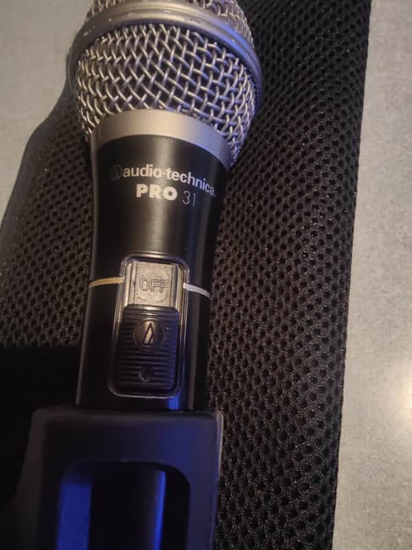 Audio-Technica PRO31 Cardioid Dynamic Handheld Vocal Microphone 2010s - Black