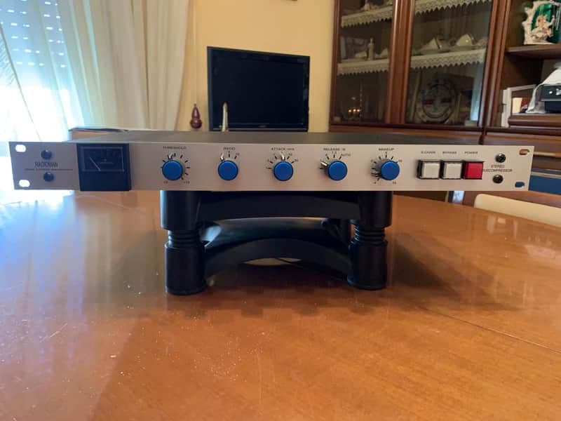 Radioman Bus Compressor - silver