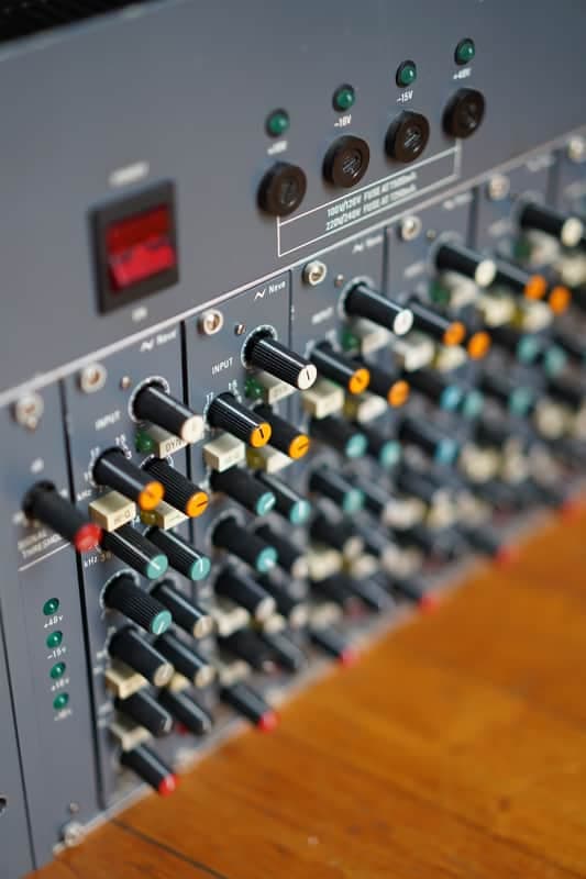 NEVE PRISM RACK + 6 MODULES EQ ( + 1 spare ) + PSU