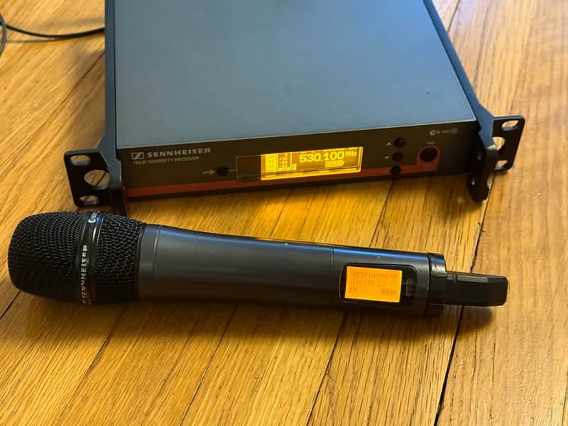 Sennheiser EW 100 G3 Band A 516-558 MHz True Diversity Wireless Receiver (EM 100) and Handheld Transmitter SKM 100 G3