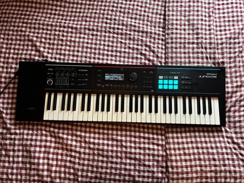 Roland Juno DS61 Synthesizer 2018 - Present - Black