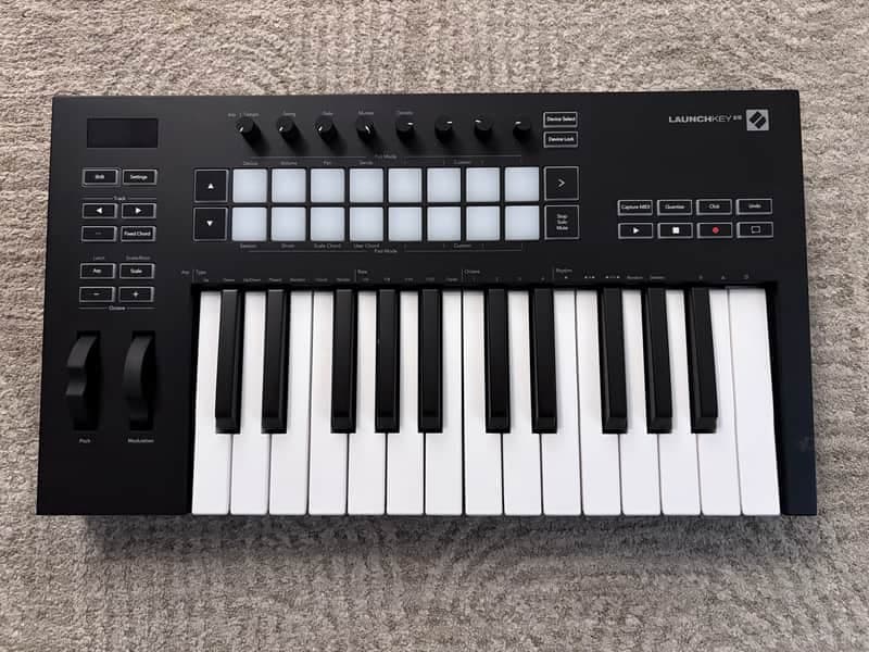 Novation Launchkey 25 MKIII MIDI Keyboard Controller 2020 - Present - Black