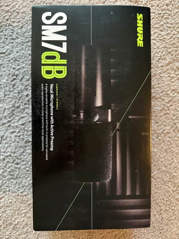 BRAND NEW Shure SM7dB Cardioid Dynamic Microphone with Built-In Preamp 2023 - Present - Black