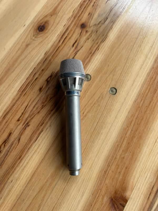 AKG D 190 // Original 1970's made in Austria vintage microphone. 1/2