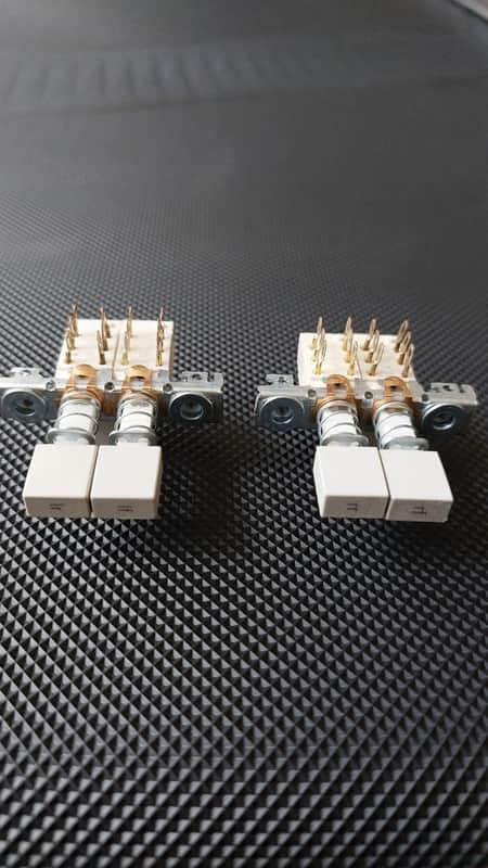 Neve 32430 Pair button switch -WITH CAPS- lf ,lr,rf,rr - for Neve 8058, 8068, 8088Neve 32430 Isostat push button with caps for Neve 8058, 8068, and 8088 e