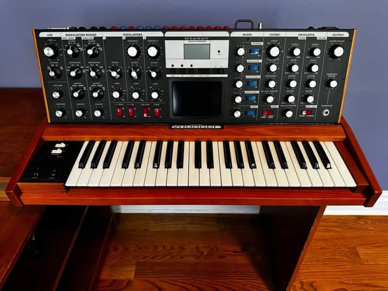 Moog Minimoog Voyager Analog Synthesizer