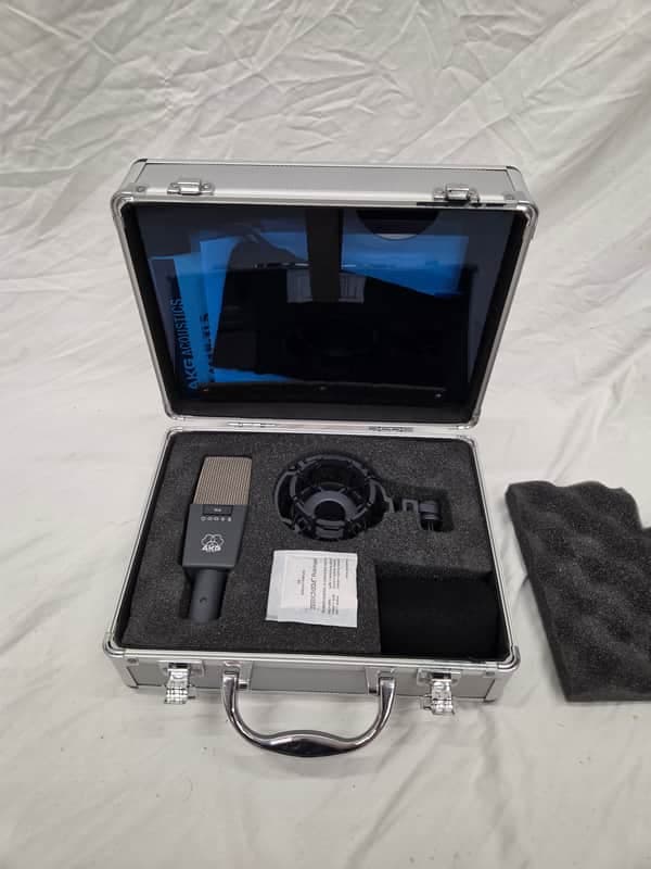 AKG C414 XLS Large Diaphragm Multipattern Condenser Microphone (C020-S28)