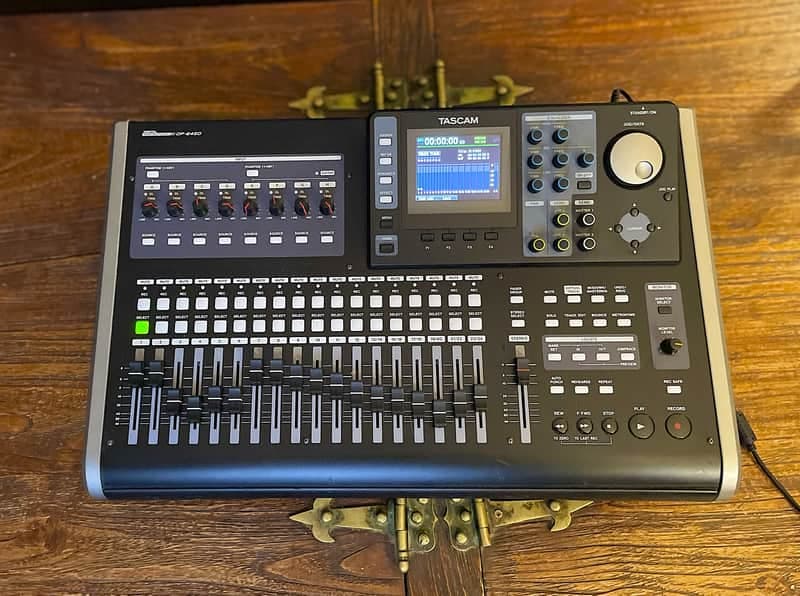TASCAM DP-24SD 24-track Digital Portastudio 2015 - Present - Black