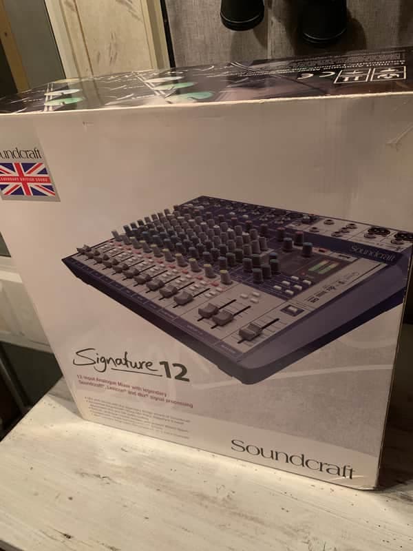 Soundcraft Signature 12 12-Channel Analog USB Mixer with Effects 2010s - Blue