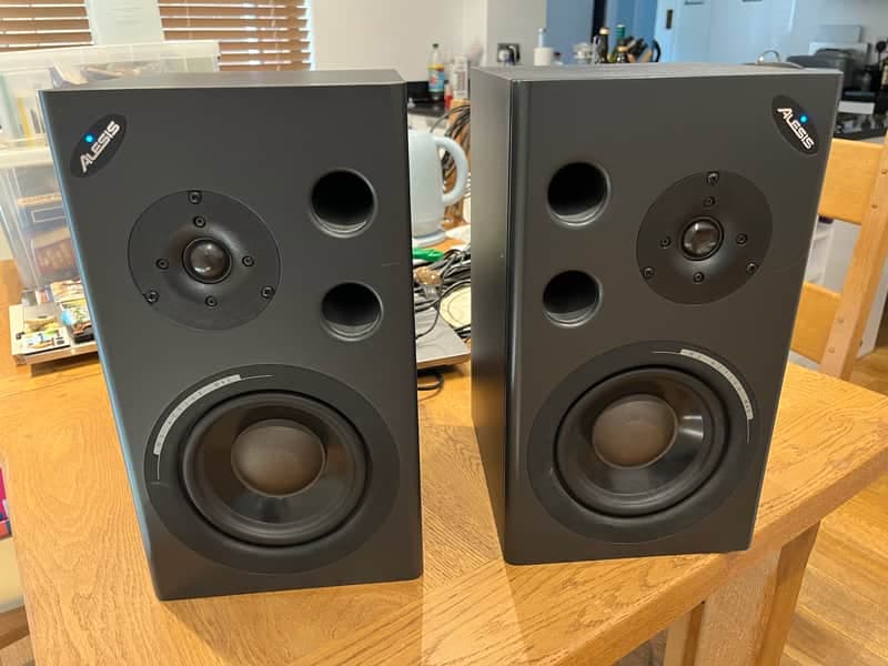 Alesis M1 Active Mk2 Powered Studio Monitors (Pair) ONE DODGY TWEETER collect SEVENOAKS