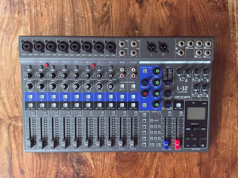 Zoom LiveTrak L-12 Digital Mixer / Recorder