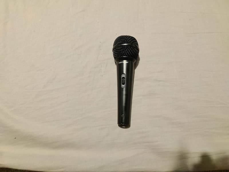 Behringer XM1800S Handheld Supercardioid Dynamic Vocal Microphone with On / Off Switch