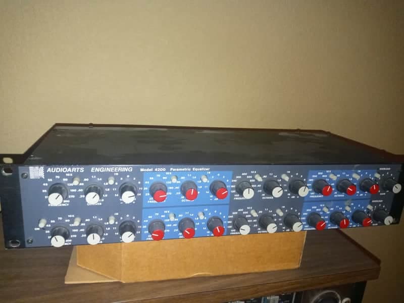 Jim Williams upgrade Audioarts engineering equalizer 4200 - Black and blue face