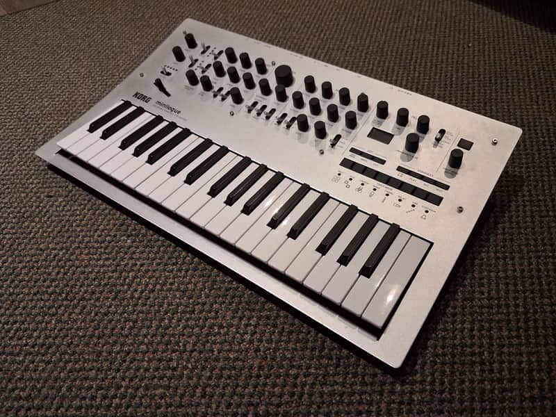 Korg Minilogue 4-Voice Polyphonic Analog Synthesizer 2016 - Present - Silver