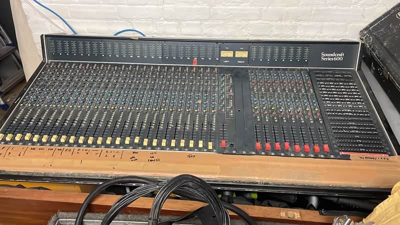 Soundcraft Series 600 24/8/2 Analogue Studio Console