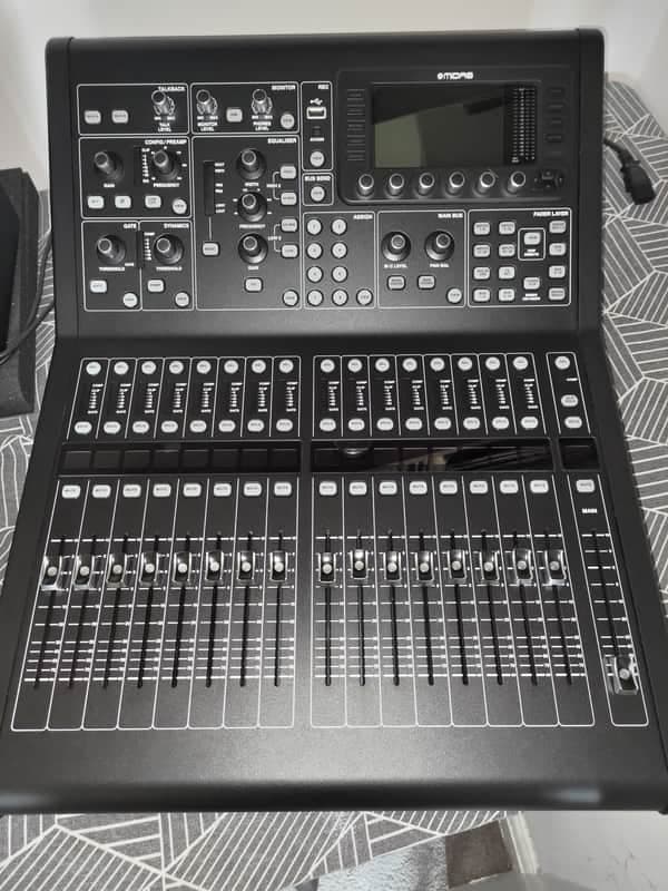 Midas M32R LIVE Digital Mixing Console 2018 - Present - Black