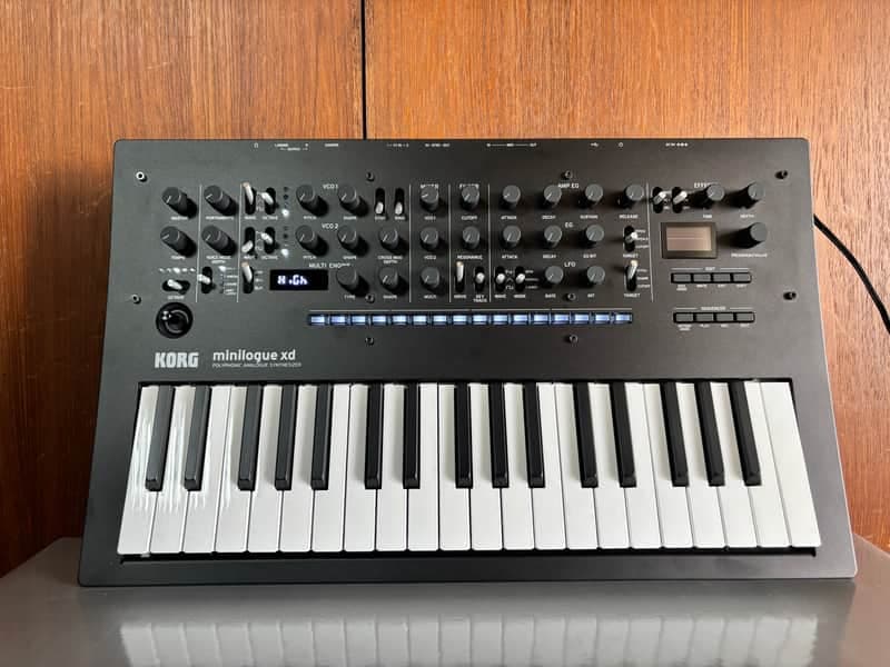 korg minilogue xd 4-voice Analog Synthesizer w/ box