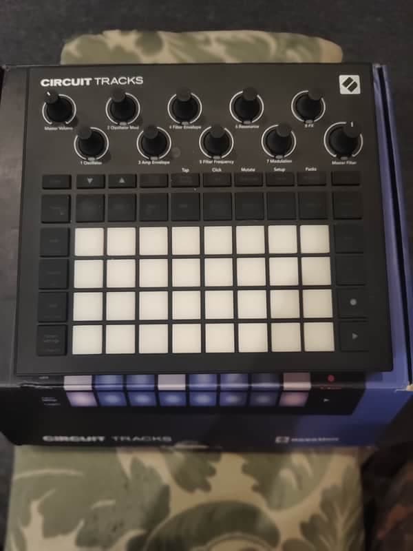 Novation Circuit Tracks Groovebox 2021 - Present - Black