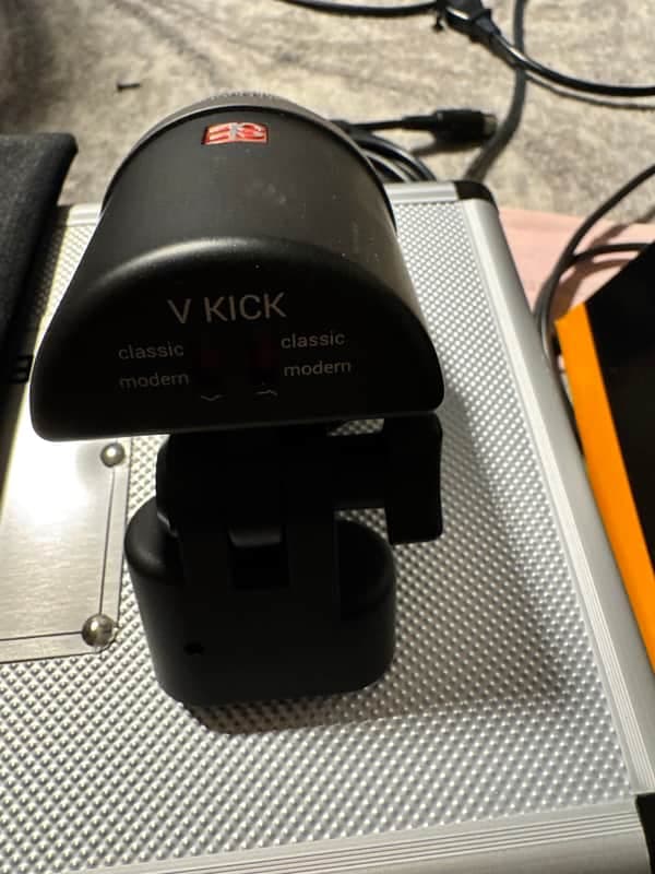 sE VBeat+ VKick combo with Mic Clip and 20' Mic Cables - Black