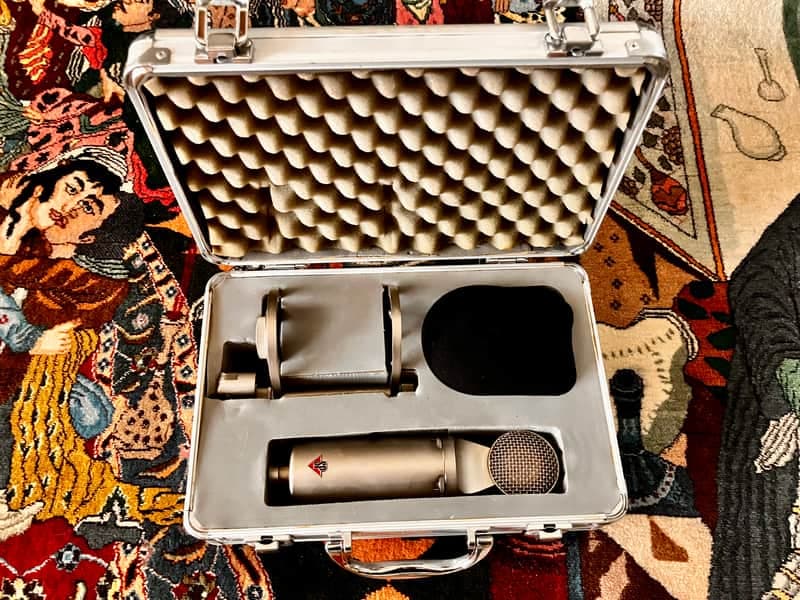 Studio Projects CS5 Multi-pattern FET large diaphragm condenser microphone RARE mic with Shockmount, original case, box and manual