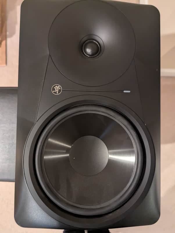 Mackie 824 Studio Monitor (1 of 2)