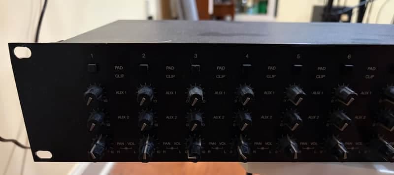 Yamaha MV-802 Eight Channel Rack Mount Line Mixer