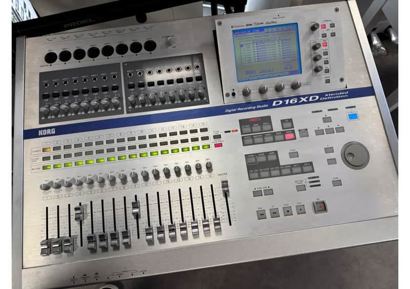 KORG D16XD-enregistreur 16 pistes+Hd 40Go+flight