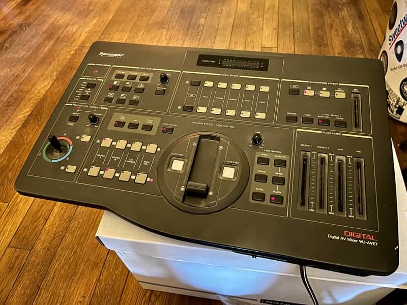 Panasonic WJ-AVE7 Digital AV Audio/Video mixer READ