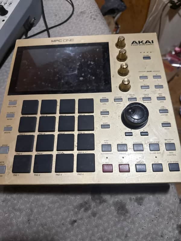 Akai MPC One Standalone MIDI Sequencer Gold Edition 2020 - Present - Gold