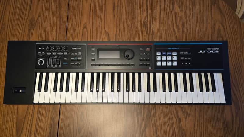 Roland Juno DS61 Synthesizer 2018 - Present - Black