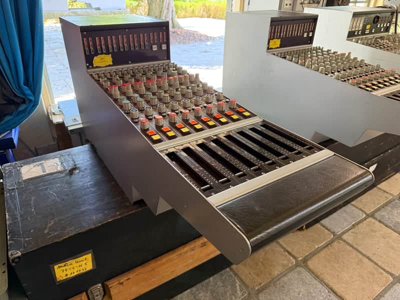 POLYGRAM (Deutsche Grammophon) 8 channel desk recapped!