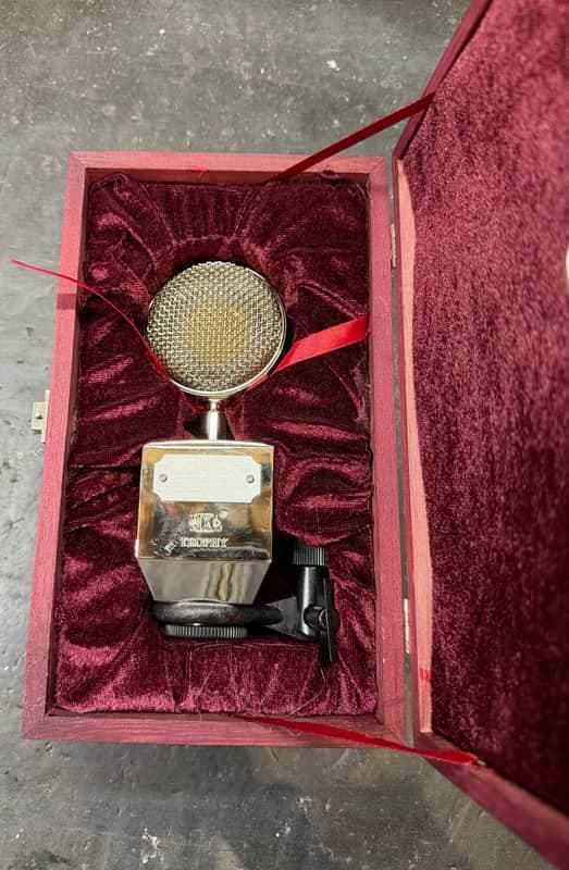 MXL Trophy Custom Studio Condensor Microphone 2010 - Chrome