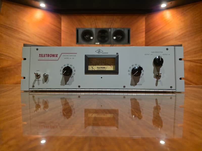 Universal Audio LA-2A Leveling Amplifier / Optical Compressor 2000 - Present - Gray