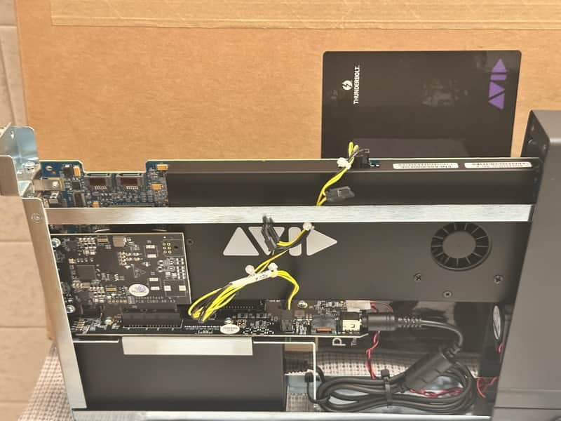 Avid Pro Tools HDX PCIe Card /Avid Thunderbolt 3 Desktop Chassis