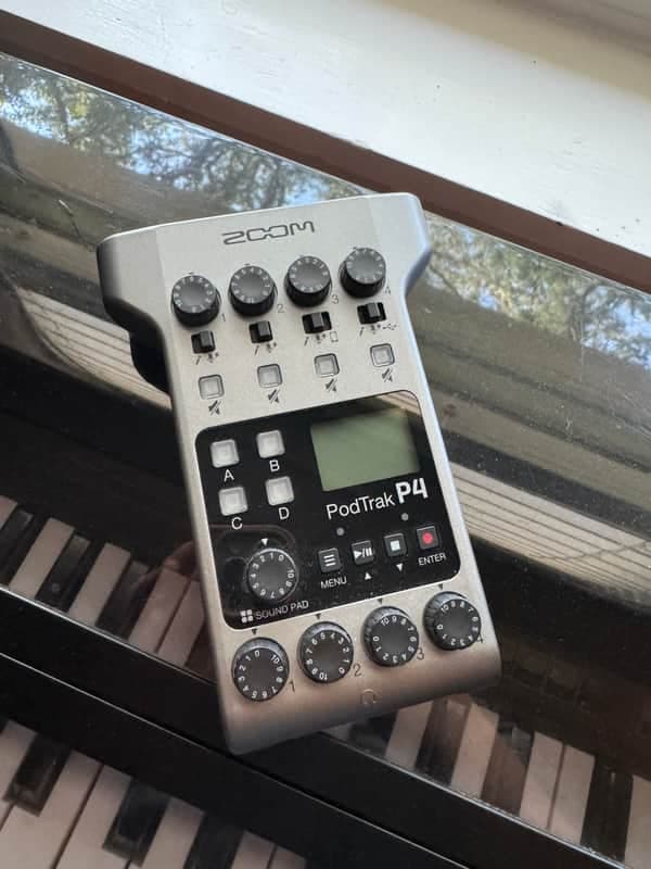 Zoom PodTrak P4 Multitrack Recorder 2020 - Present - Gray