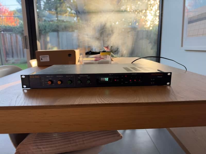 Roland SDE-1000 Digital Delay 1983 - 1989 - Black