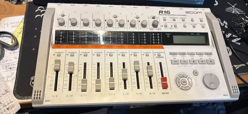 Zoom R16 USB Audio Interface / Digital Multitrack Recorder / Control Surface 2010s - White