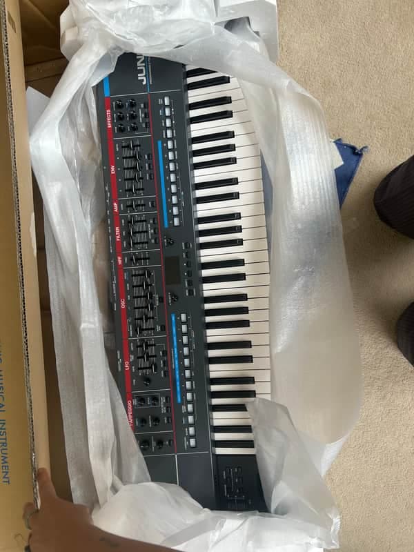 Roland Juno-X 61-Key Programmable Polyphonic Synthesizer 2022 - Present - Black