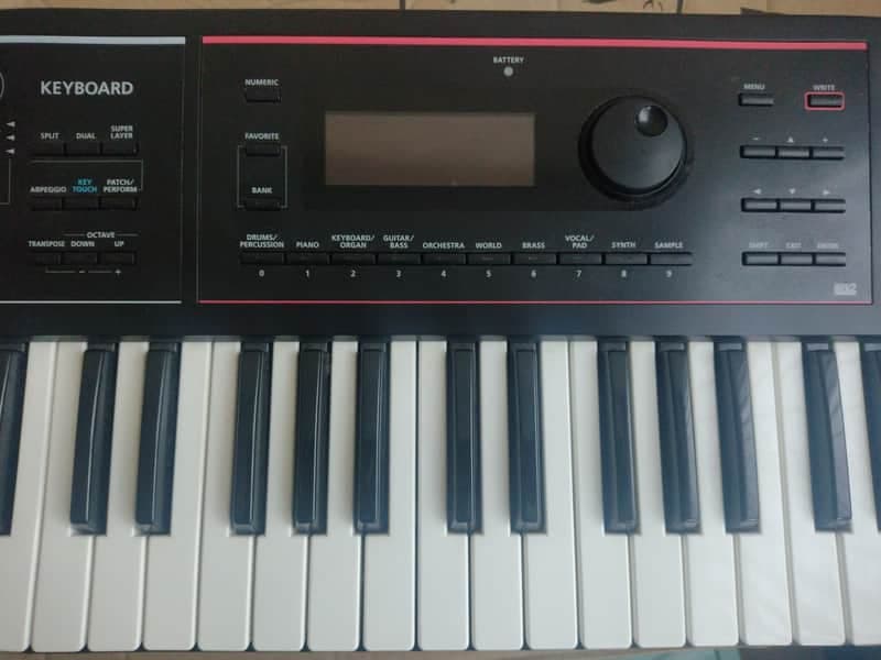Roland Juno DS61 Synthesizer 2018 - Present - Black