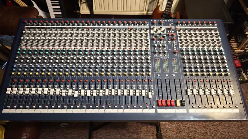 Soundcraft LX7ii 32-channel Professional Mixing Console