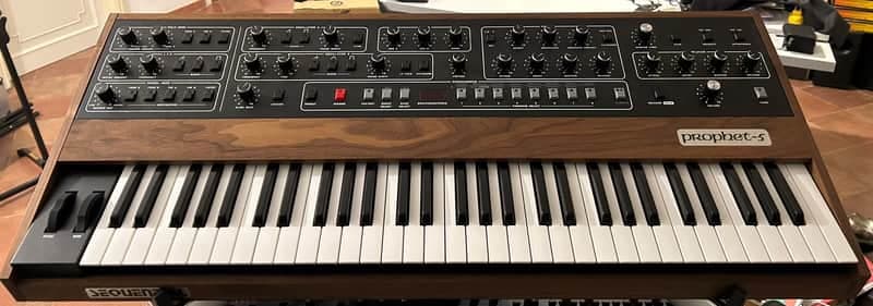 Sequential Prophet 5 Rev 4 Expanded 10 voices