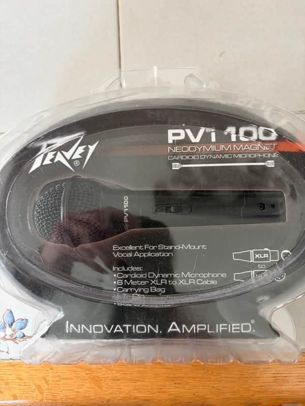 Peavey PVi 100 Dynamic Cardioid Mic with Clip, XLR Cable and Bag 2010s Black