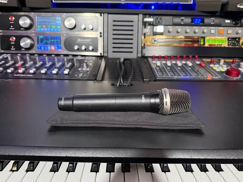 AKG Wireless Stage Microphone DHT800 with D7 head