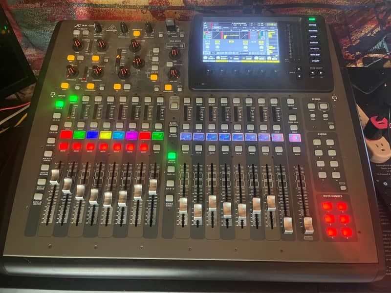 Behringer X32 Compact 40-Input 25-Bus Digital Mixing Console with flight case
