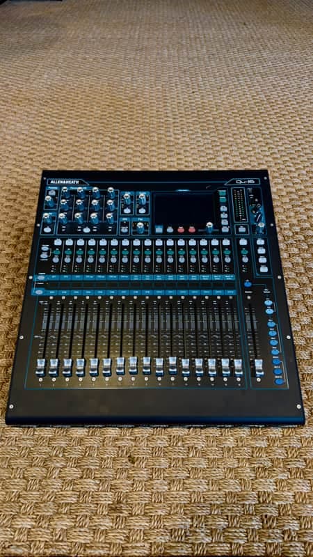 Allen & Heath QU-16 16-Channel Digital Mixer 2013 - Present - Black