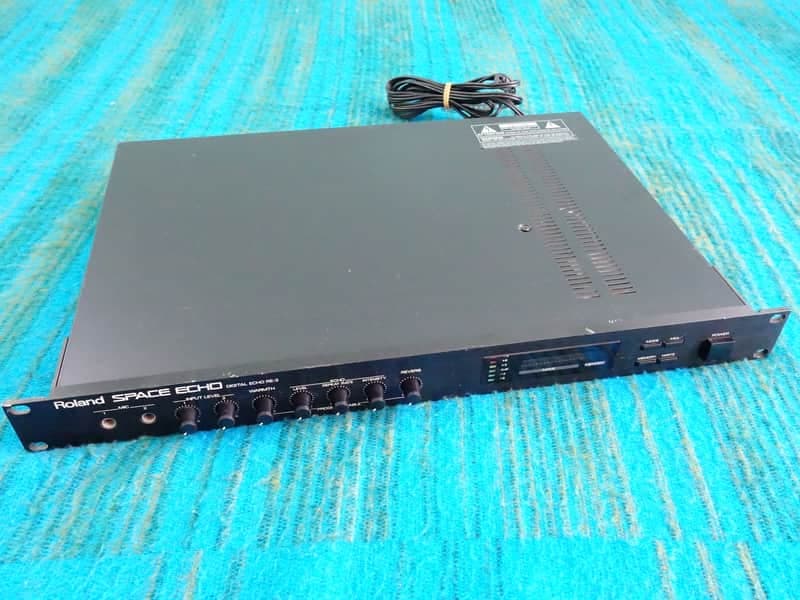 Roland RE-3 Digital Space Echo - Serviced - K053