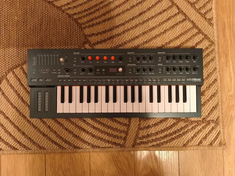 Arturia MiniFreak 37-Key 6-Voice Polyphonic Hybrid Synthesizer 2022 - Present - Black