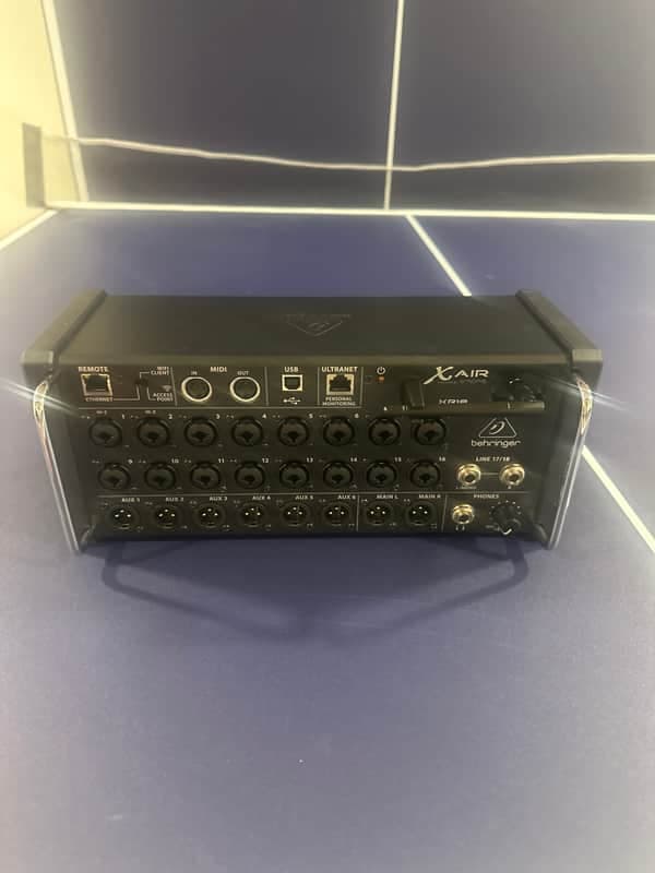 Behringer X Air XR18 Tablet-Controlled Digital Mixer 2014 - Present Black