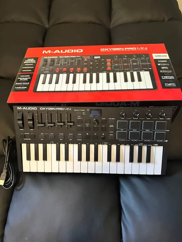 M-Audio Oxygen Pro 25 MIDI Keyboard Controller 2020 - Present - Black